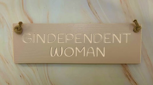 GINdependent woman – 30cm Rustic Wooden Sign